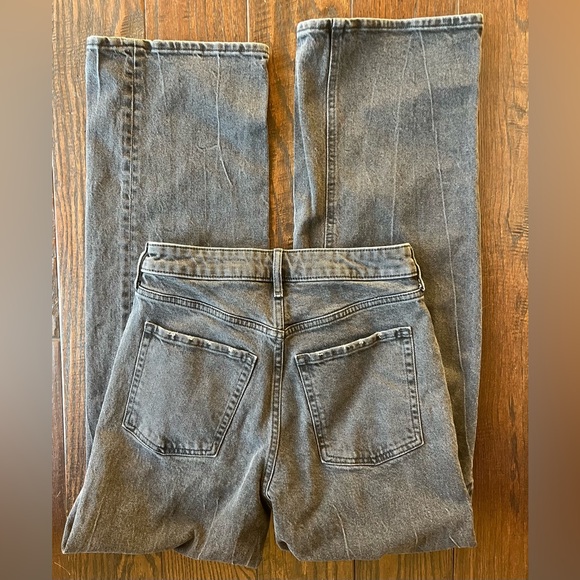 Old Navy Extra High-Rise Jeans - Picture 4 of 9